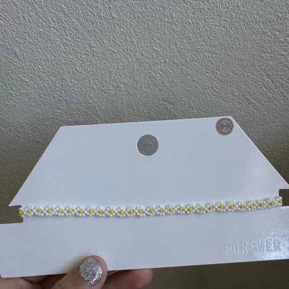 Forever 21 Daisy Choker Necklace – New with Tag - Picture 2 of 11